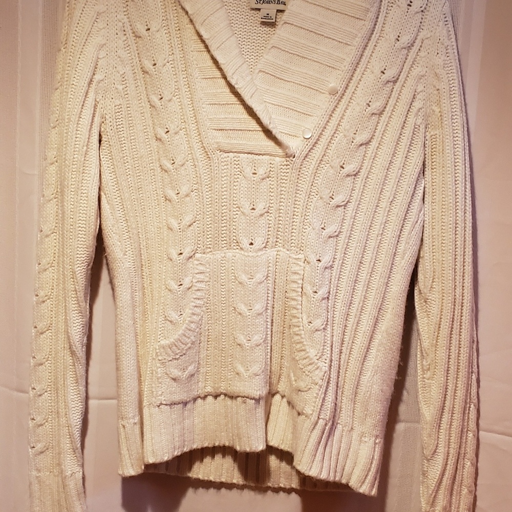Hooded sweater